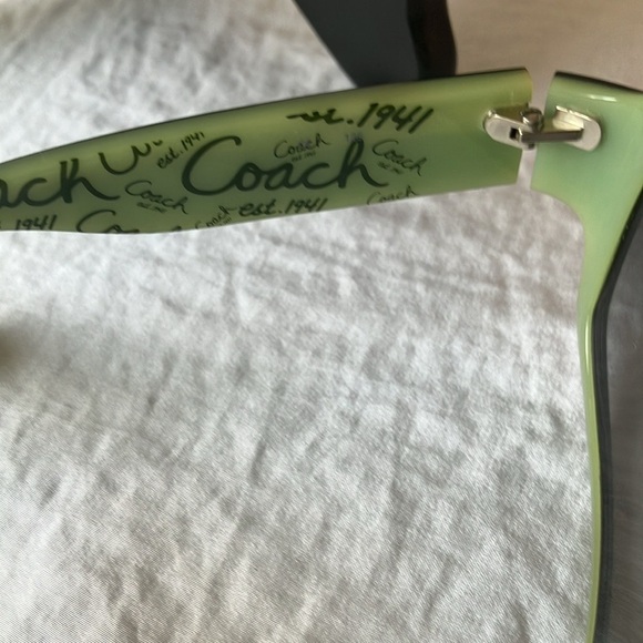 Coach: Ginger (S496) Sunglasses- gray gradient lens with white case - Picture 4 of 16